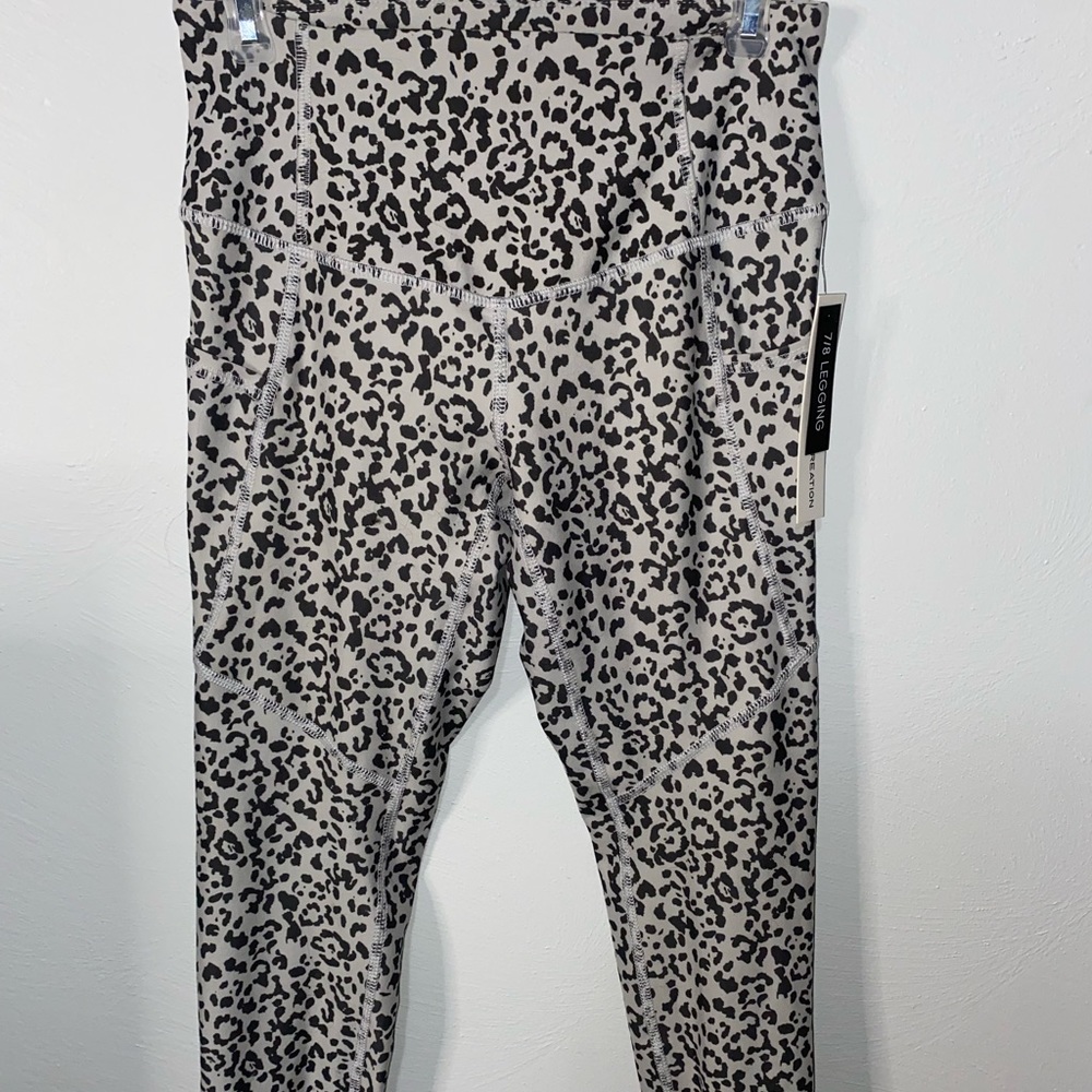Evolution and creation gray cheetah print 7/8 legging size L